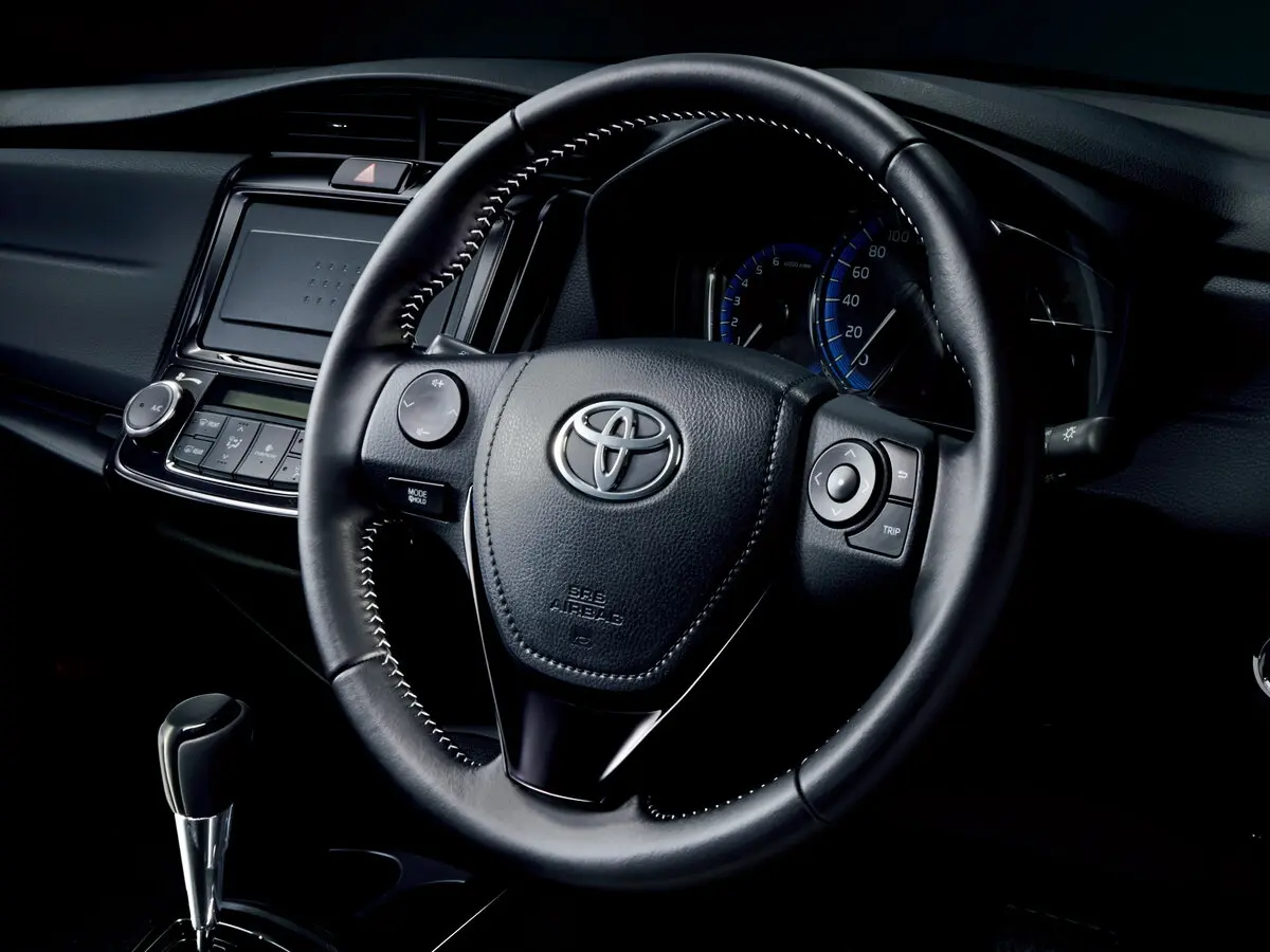 Toyota Corolla XI (E160, E170, E180) Рестайлинг 1 Седан Axio — фото 5