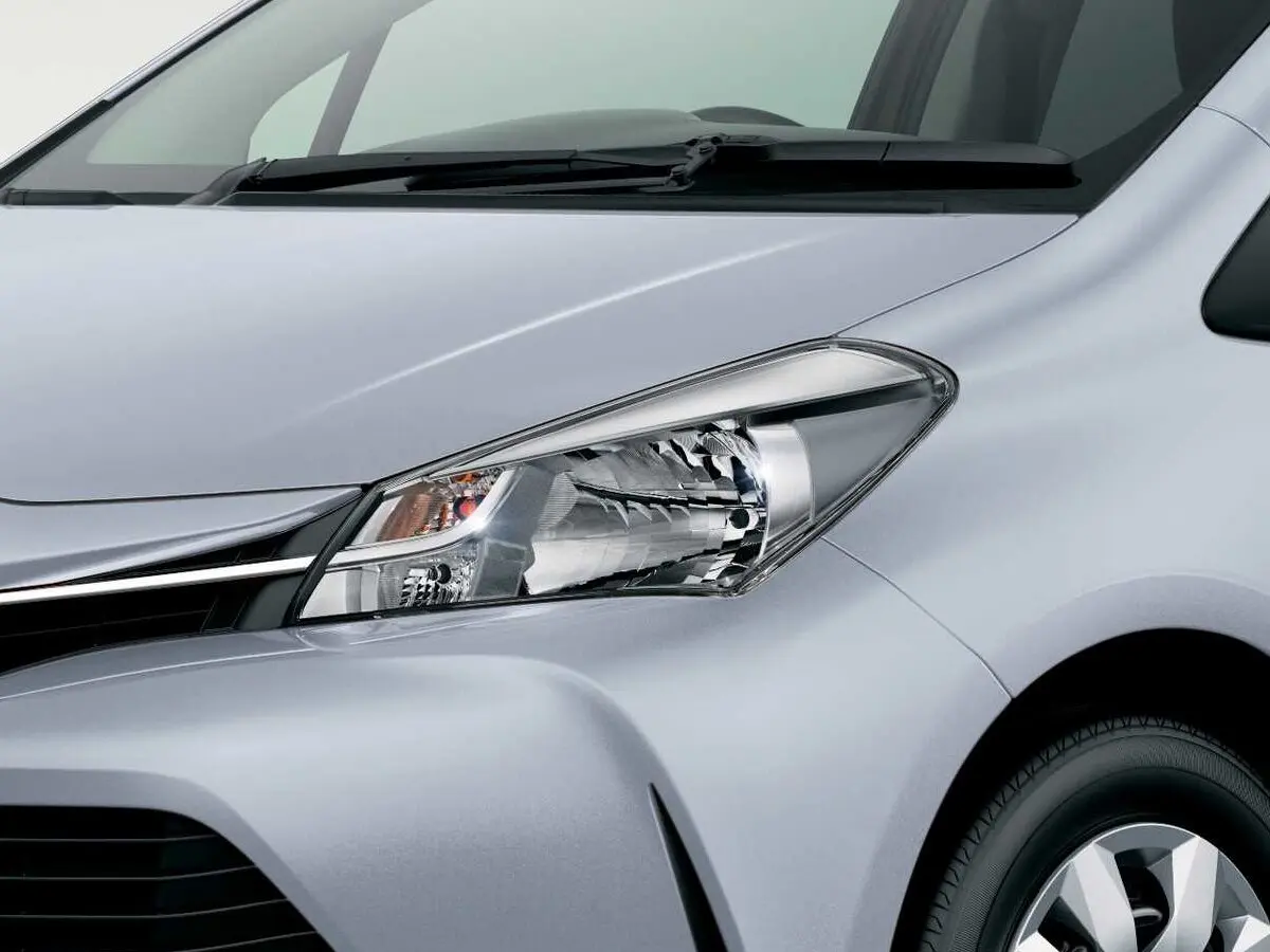 Toyota Vitz III (XP130) Рестайлинг Хэтчбек 5 дв. — сүрөт 7