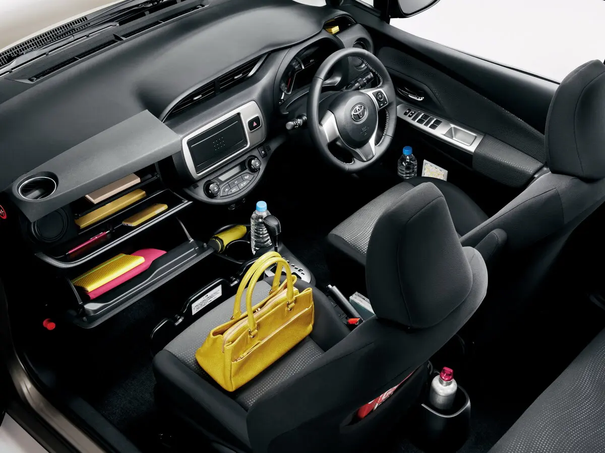 Toyota Vitz III (XP130) Рестайлинг Хэтчбек 5 дв. — сүрөт 8