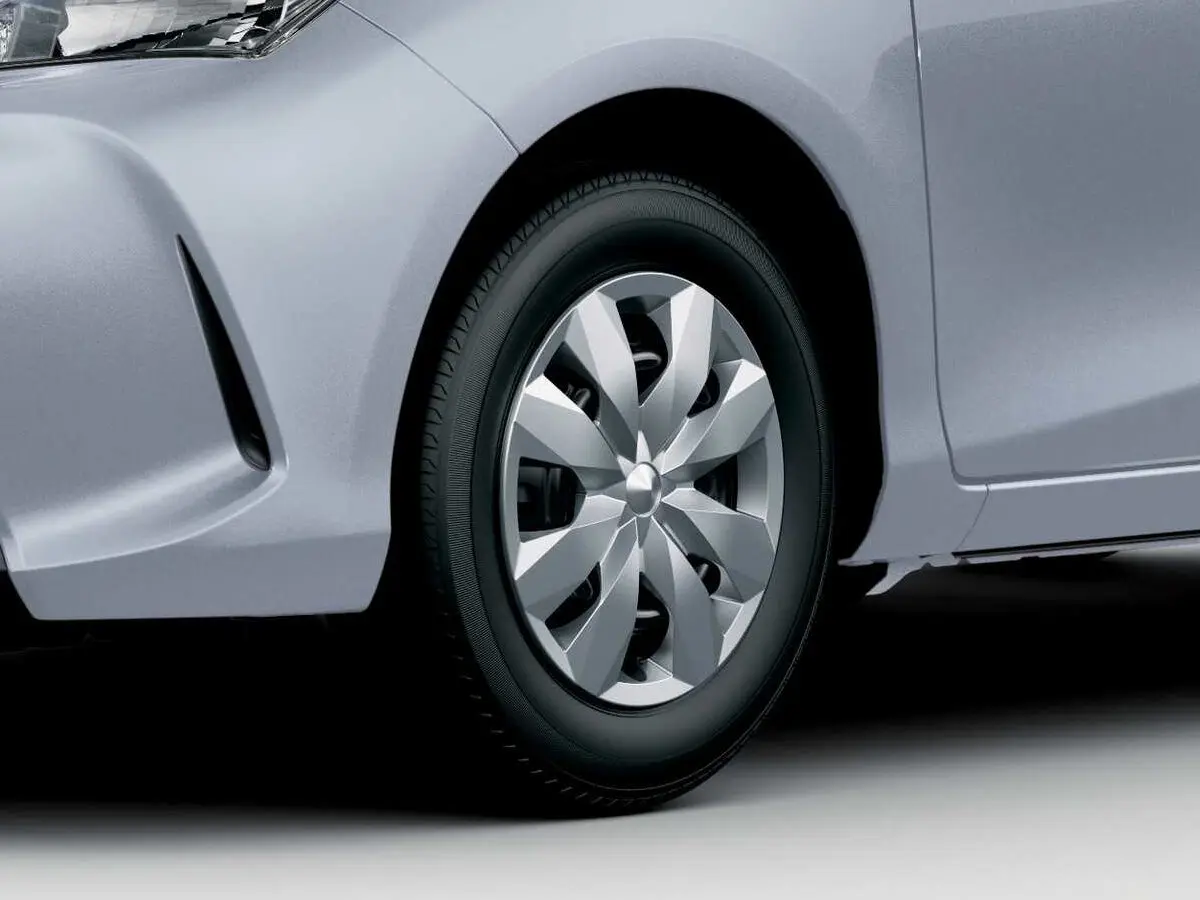 Toyota Vitz III (XP130) Рестайлинг Хэтчбек 5 дв. — сүрөт 10
