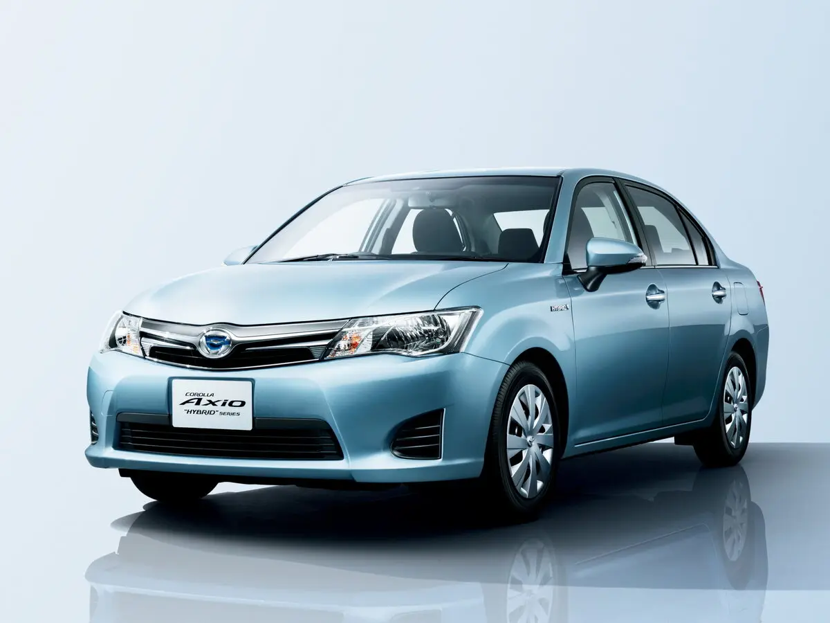 Toyota Corolla XI (E160, E170, E180) Седан Axio — фото 3