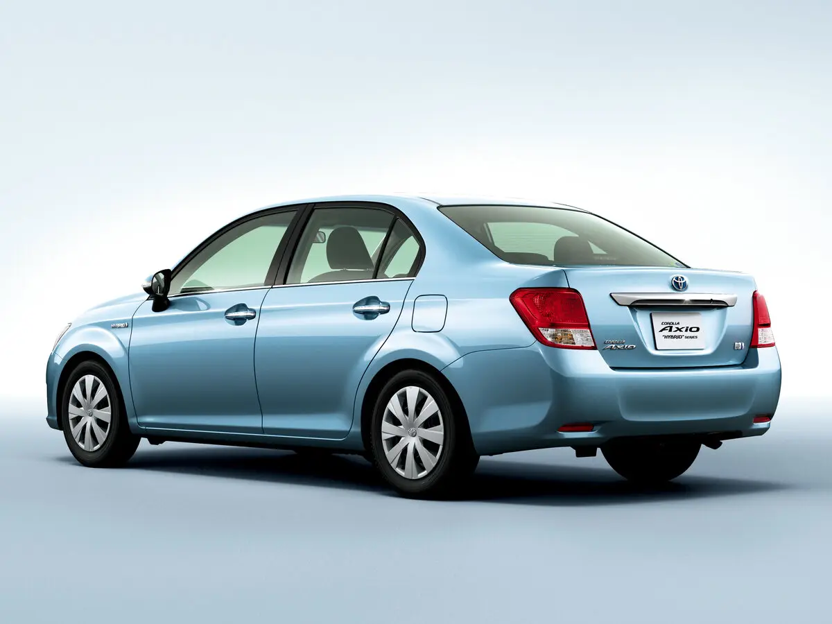 Toyota Corolla XI (E160, E170, E180) Седан Axio — фото 4