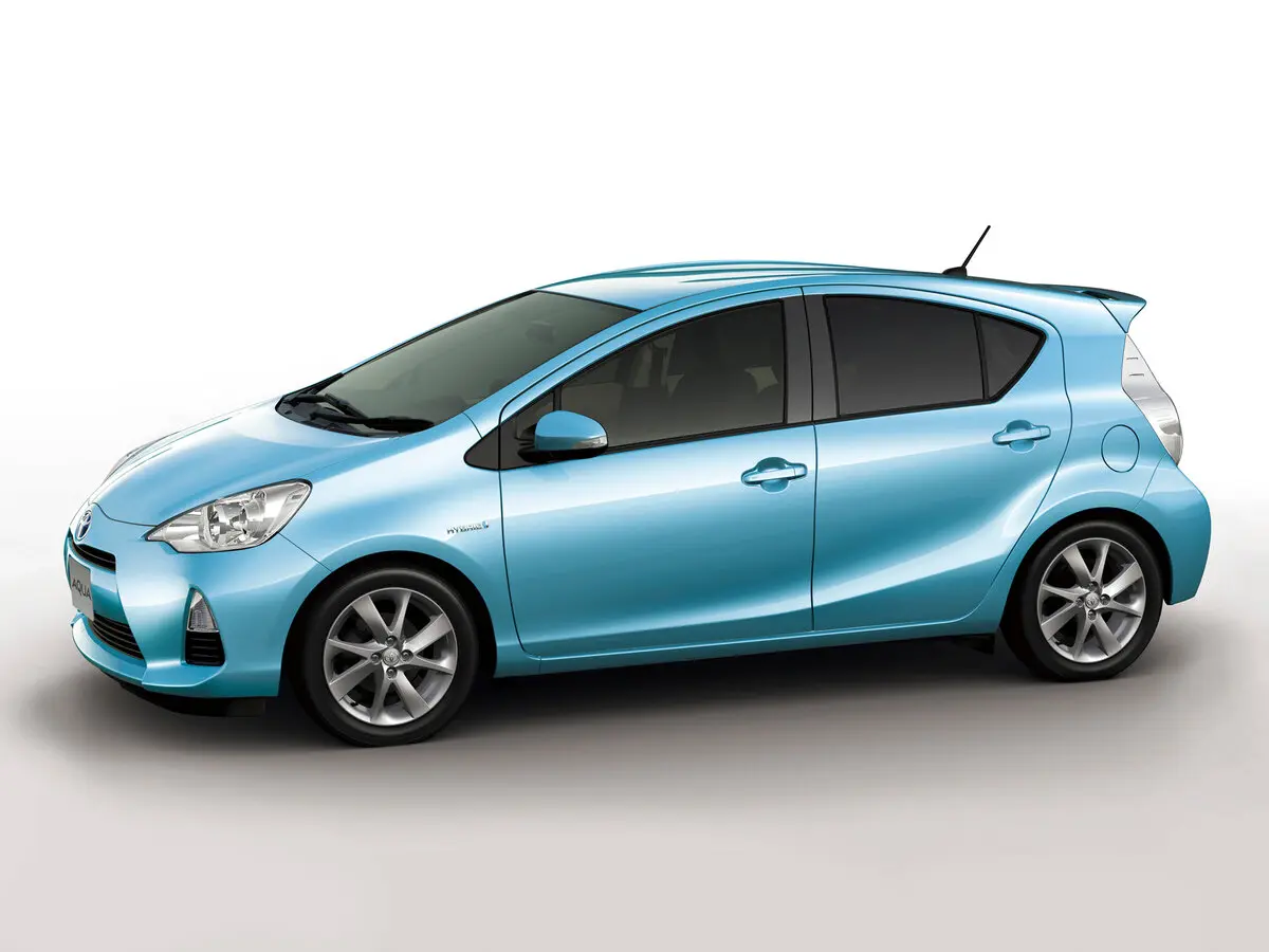Toyota Aqua I Хэтчбек 5 дв. — фото 2