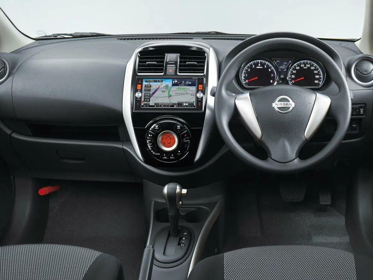 Nissan Latio I (N17) Рестайлинг Седан — сүрөт 5