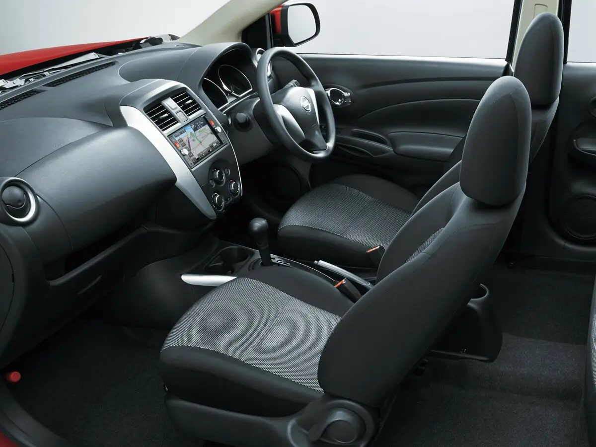 Nissan Latio I (N17) Рестайлинг Седан — сүрөт 6