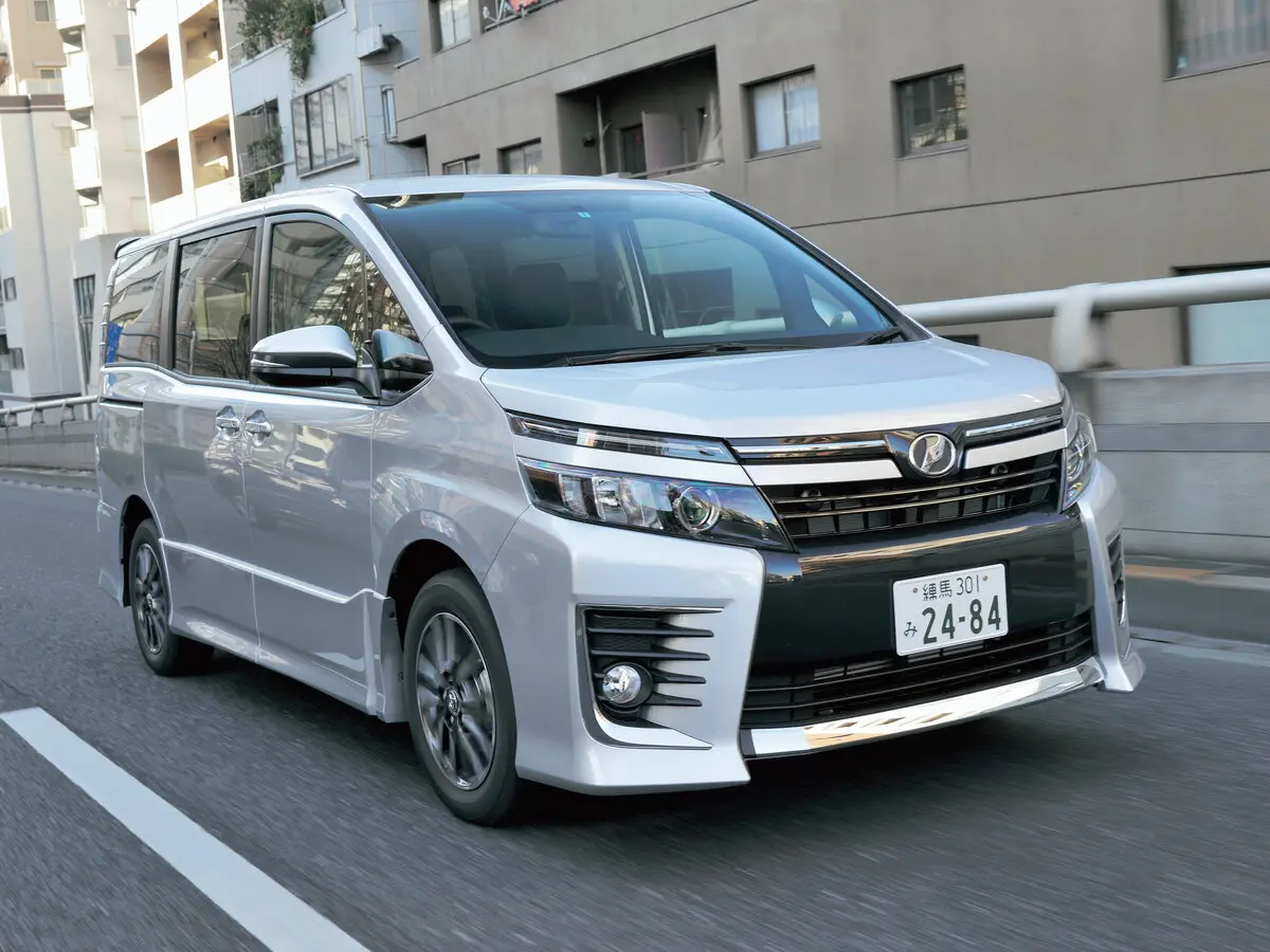 Toyota Voxy III (R80)