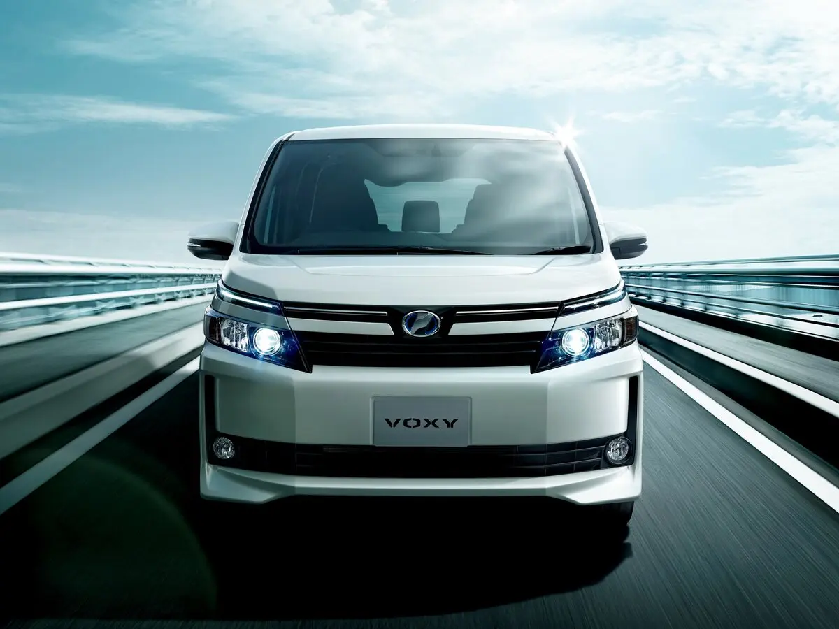 Toyota Voxy III (R80) Минивэн — фото 3