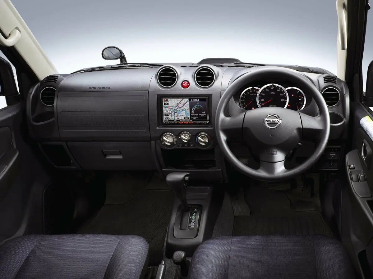 Nissan Kix 2008 – 2012 Внедорожник 3 дв. — сүрөт 4