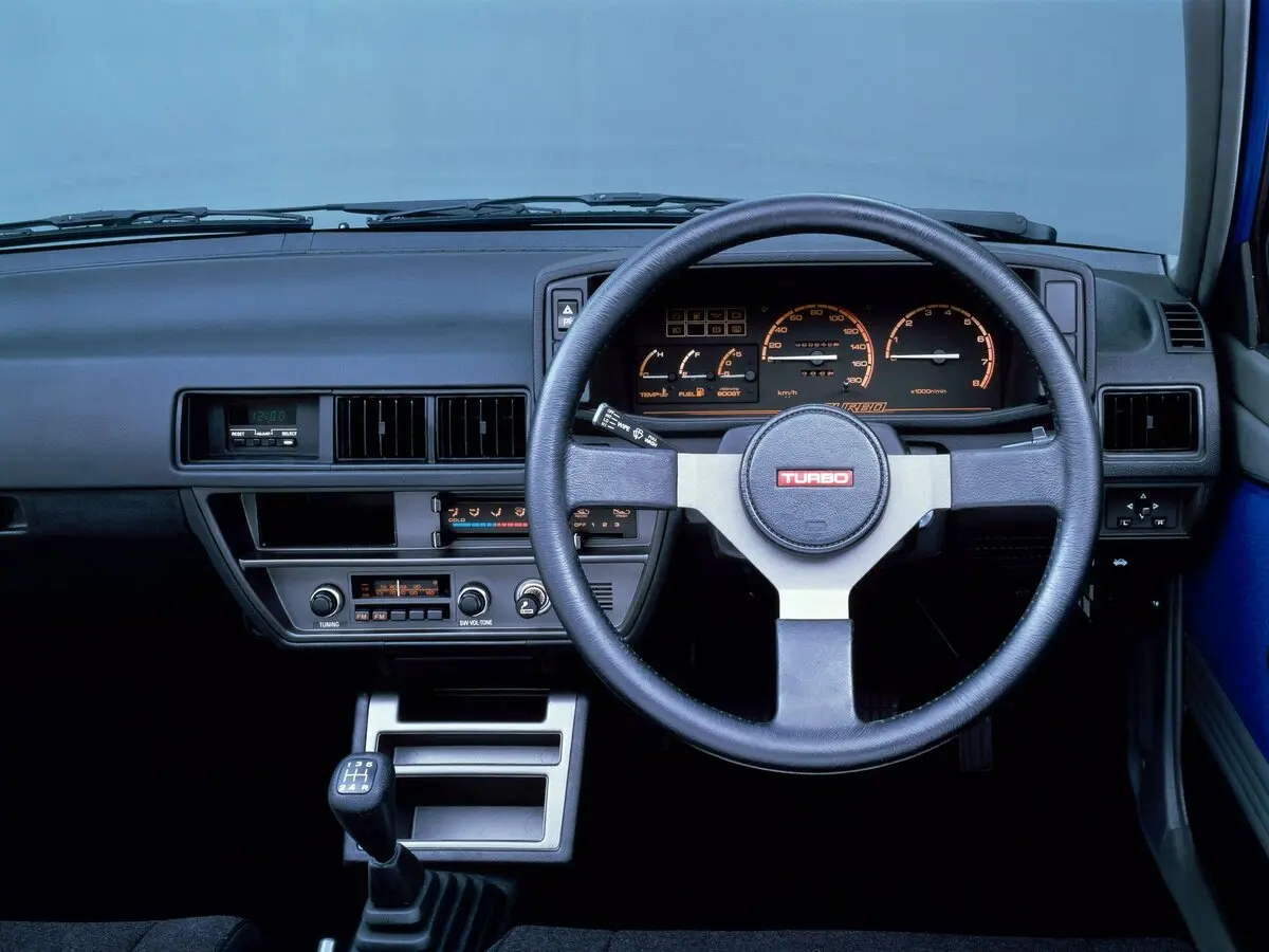 Nissan Liberta Villa I (N12) Седан — сүрөт 3