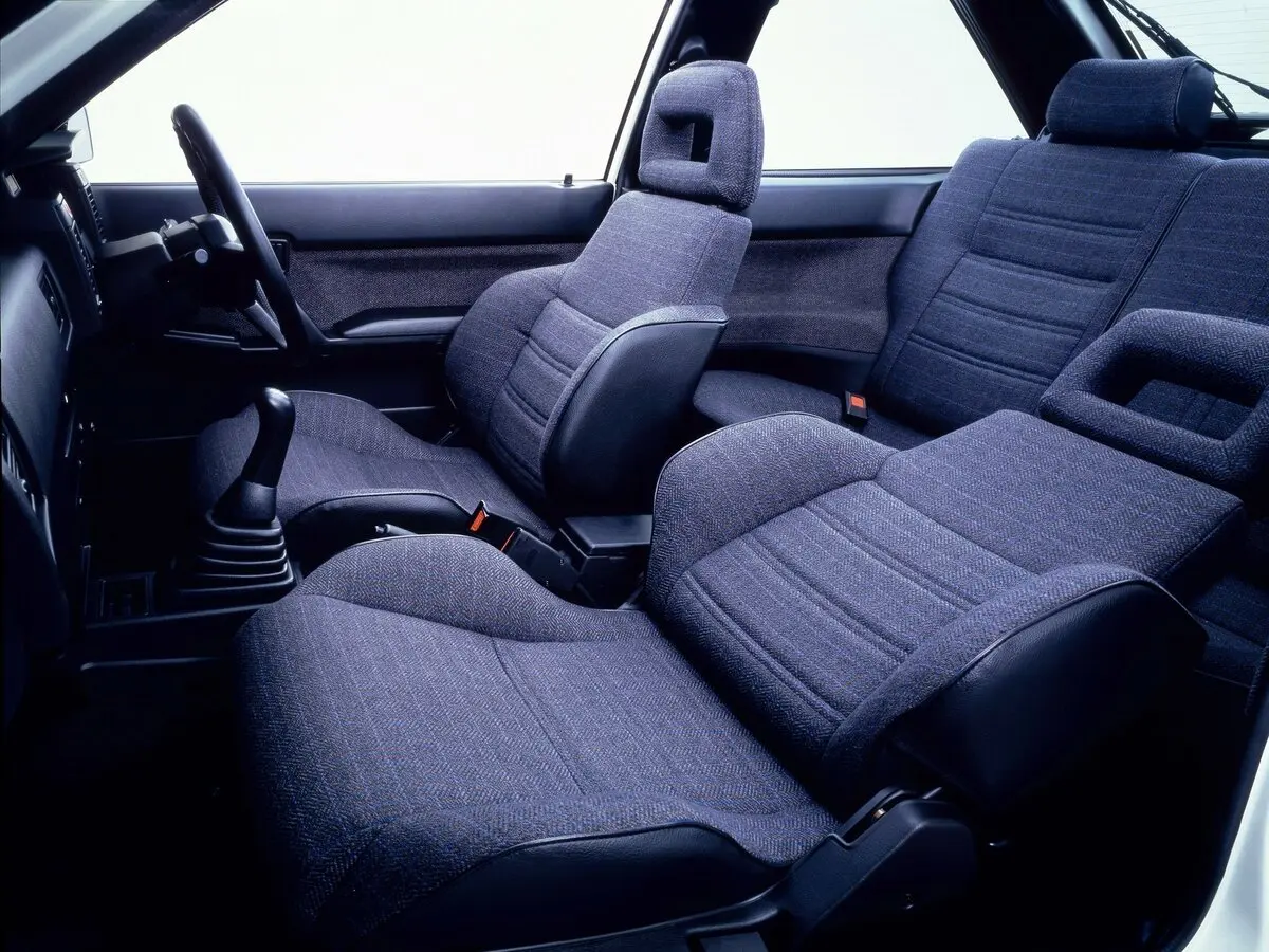Nissan Liberta Villa II (N13) Хэтчбек 3 дв. — сүрөт 4