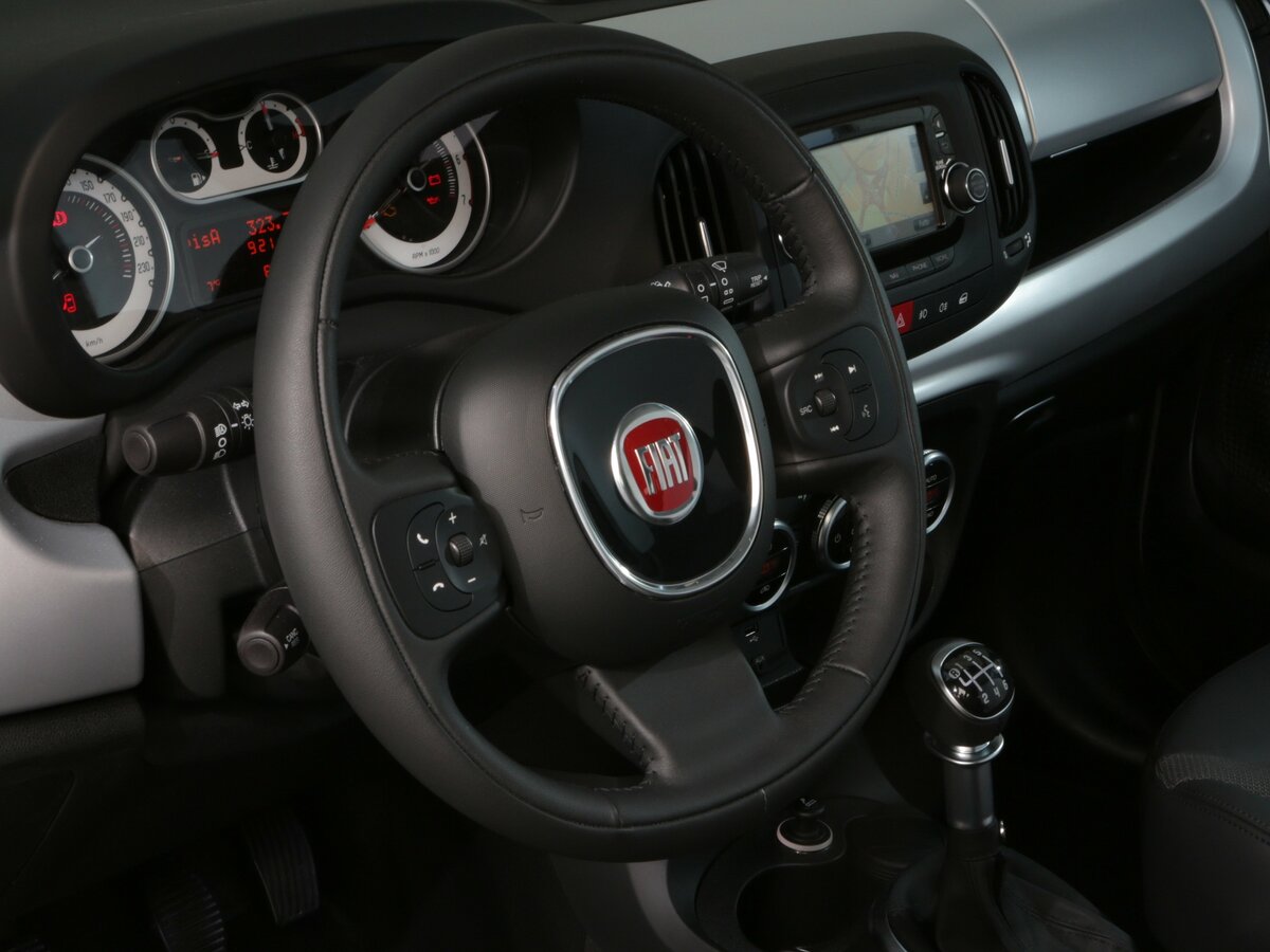 Fiat 500L I Компактвэн Trekking — фото 9