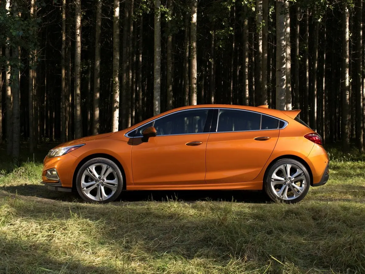 Chevrolet Cruze II Хэтчбек 5 дв. — сүрөт 2