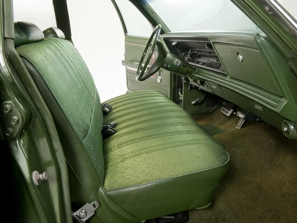 Chrysler Newport VI Седан — сүрөт 3