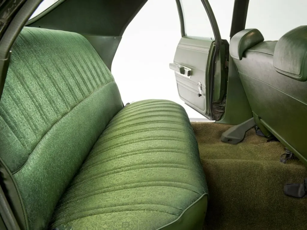 Chrysler Newport VI Седан — сүрөт 5