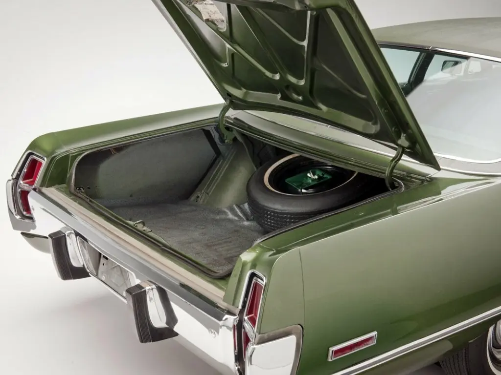 Chrysler Newport VI Седан — сүрөт 6