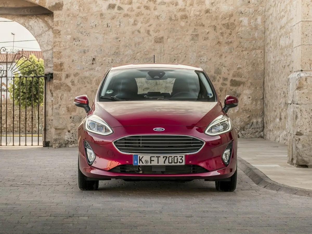 Ford Fiesta Mk7 Хэтчбек 5 дв. — 照片 3
