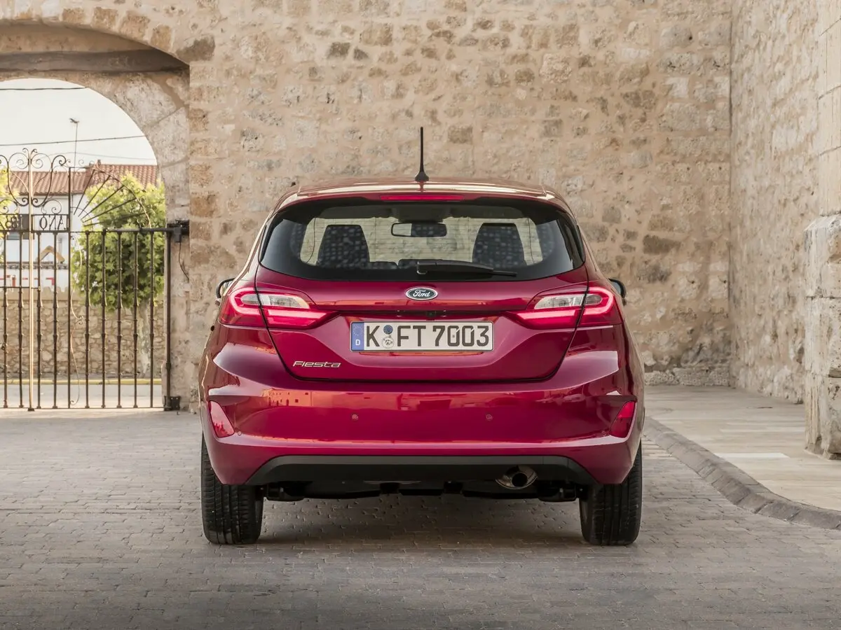 Ford Fiesta Mk7 Хэтчбек 5 дв. — 照片 4