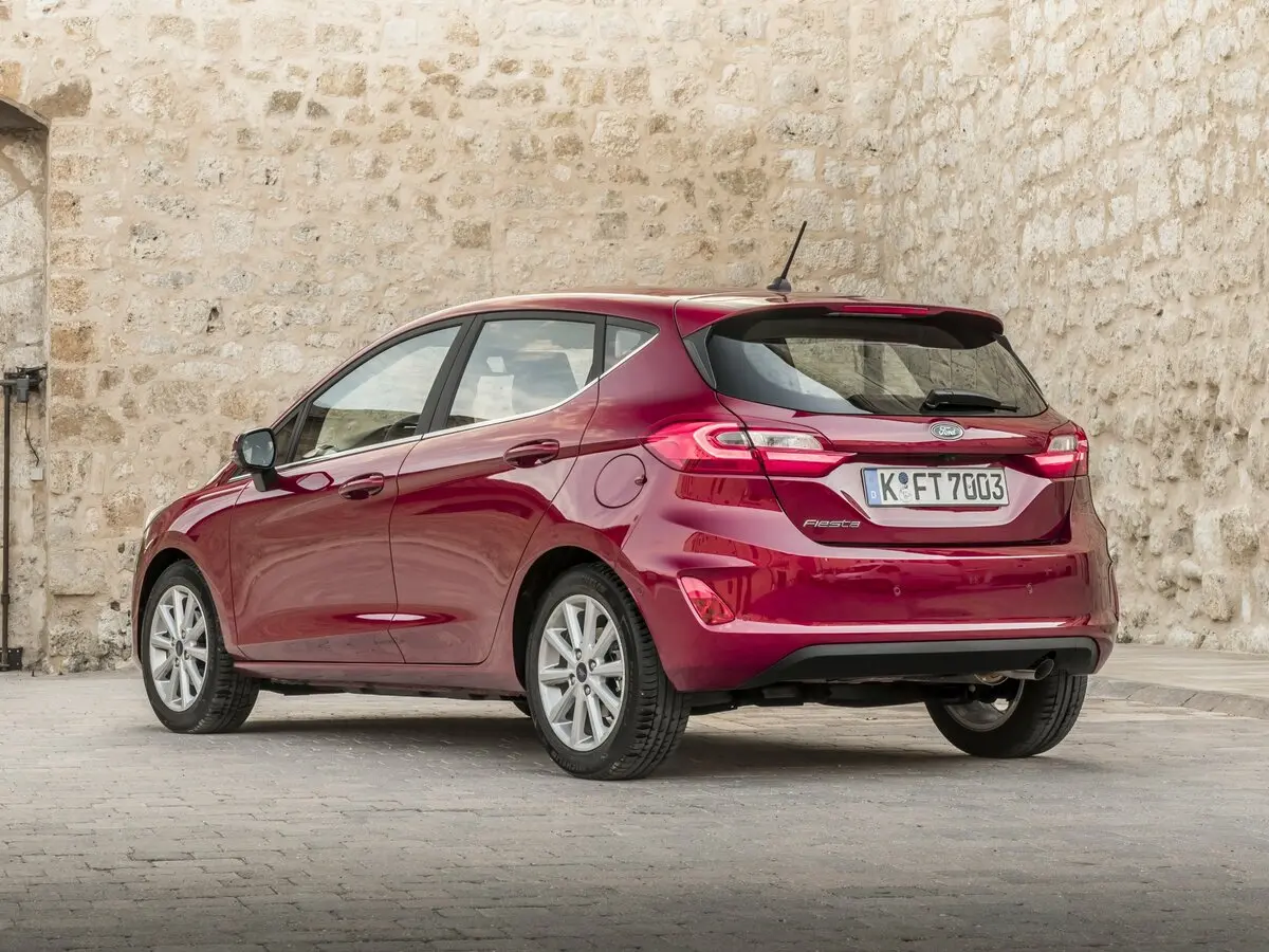 Ford Fiesta Mk7 Хэтчбек 5 дв. — 照片 5
