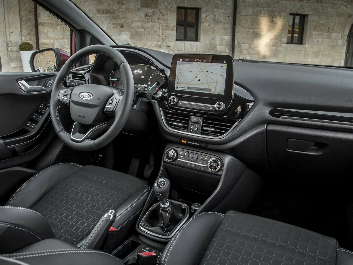 Ford Fiesta Mk7 Хэтчбек 5 дв. — 照片 7