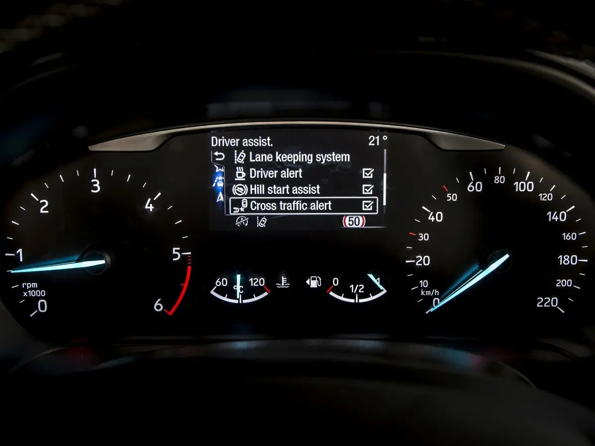 Ford Fiesta Mk7 Хэтчбек 5 дв. — 照片 9