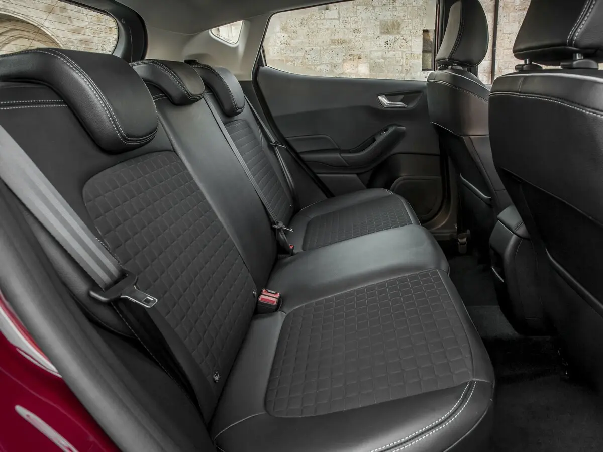 Ford Fiesta Mk7 Хэтчбек 5 дв. — 照片 11