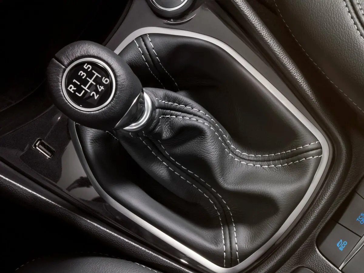 Ford Fiesta Mk7 Хэтчбек 5 дв. — 照片 12
