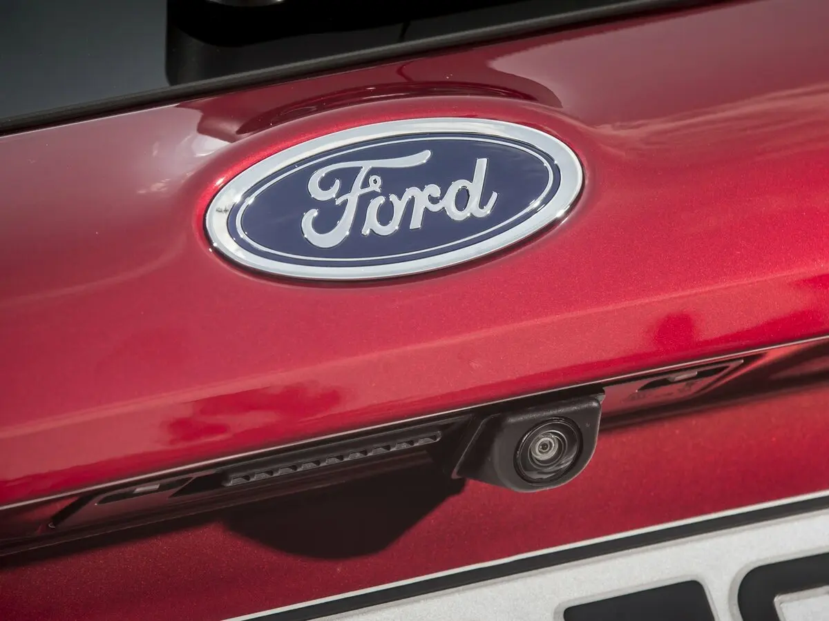 Ford Fiesta Mk7 Хэтчбек 5 дв. — 照片 17
