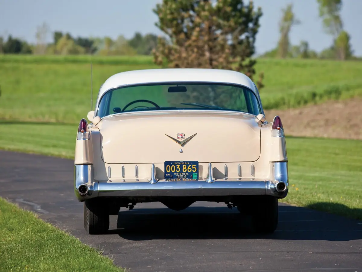 Cadillac Series 62 IV Купе-хардтоп — сүрөт 4