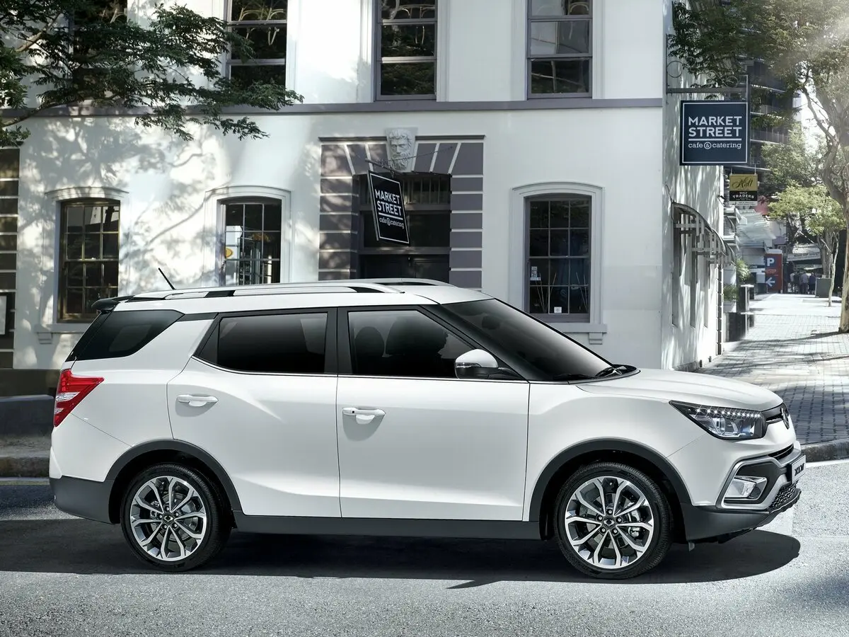 SsangYong XLV I Внедорожник 5 дв. — фото 2