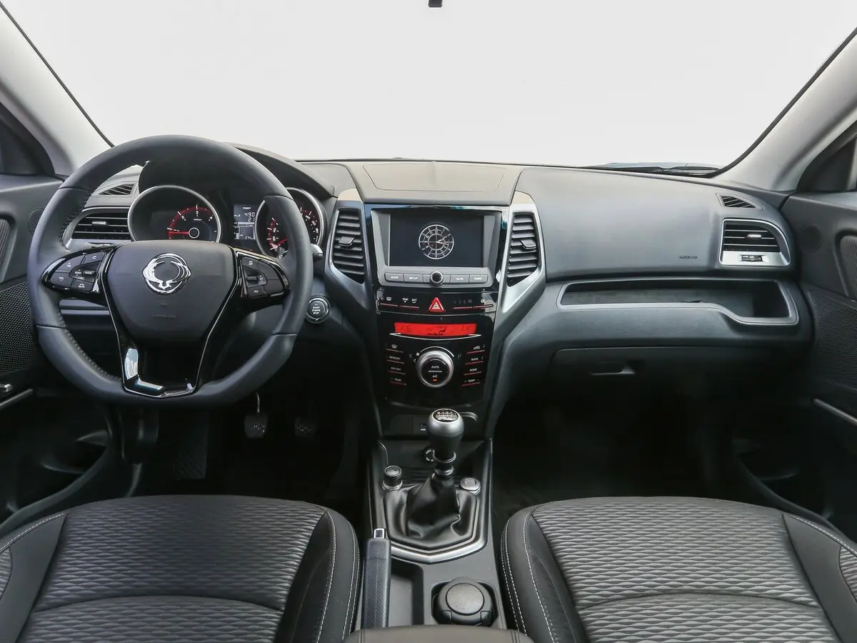 SsangYong XLV I Внедорожник 5 дв. — фото 6