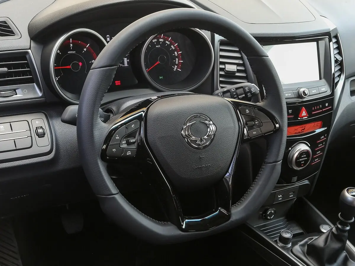 SsangYong XLV I Внедорожник 5 дв. — фото 9