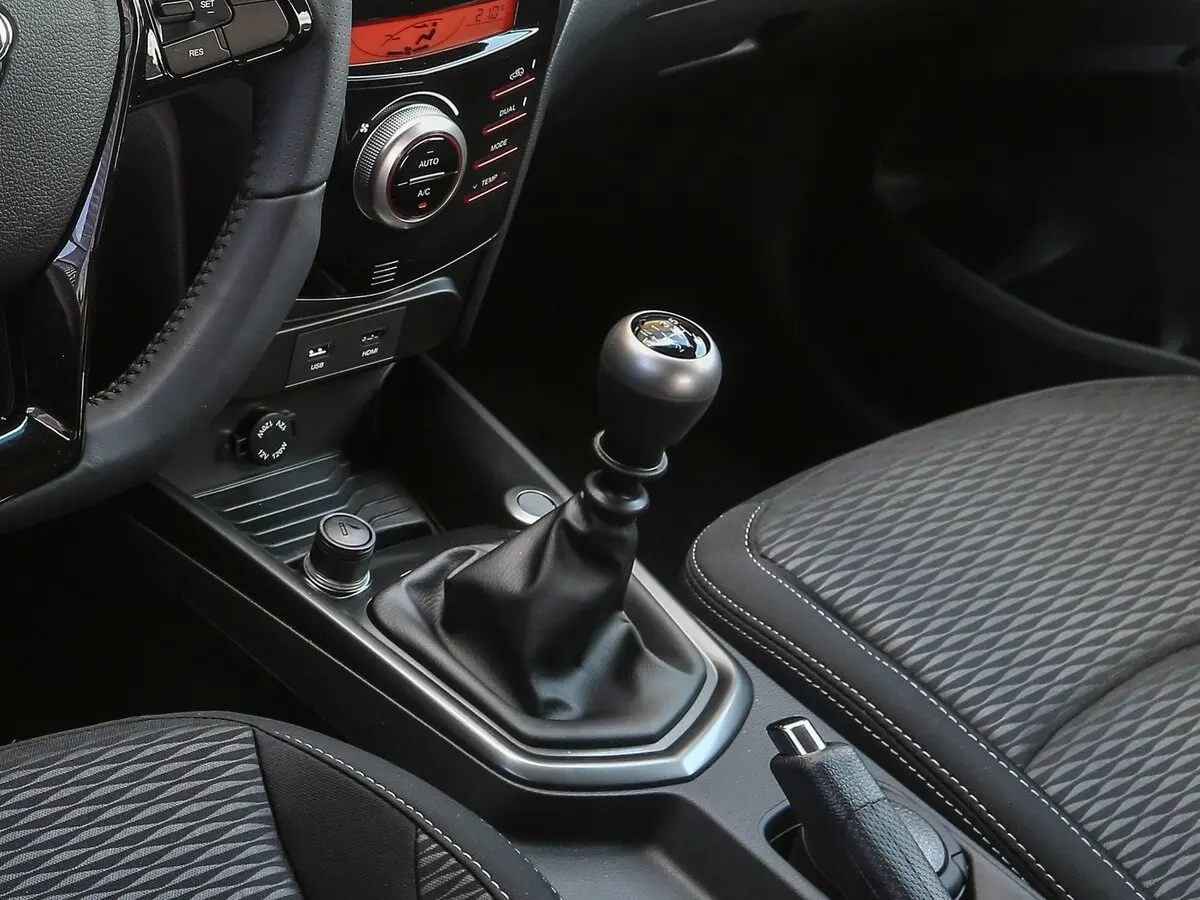SsangYong XLV I Внедорожник 5 дв. — фото 11