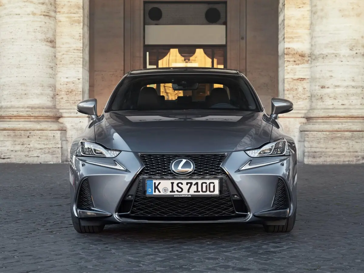 Lexus IS III Рестайлинг Седан — фото 3