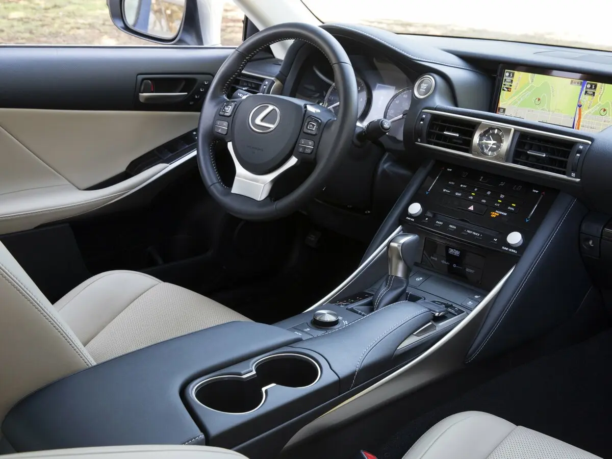 Lexus IS III Рестайлинг Седан — фото 7