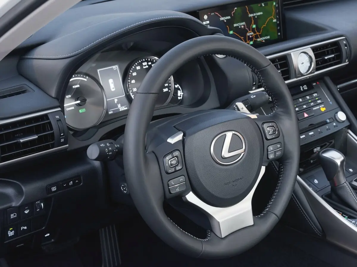 Lexus IS III Рестайлинг Седан — фото 9