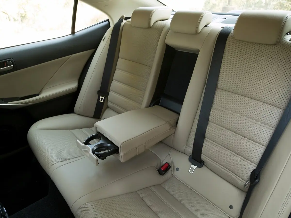 Lexus IS III Рестайлинг Седан — фото 11