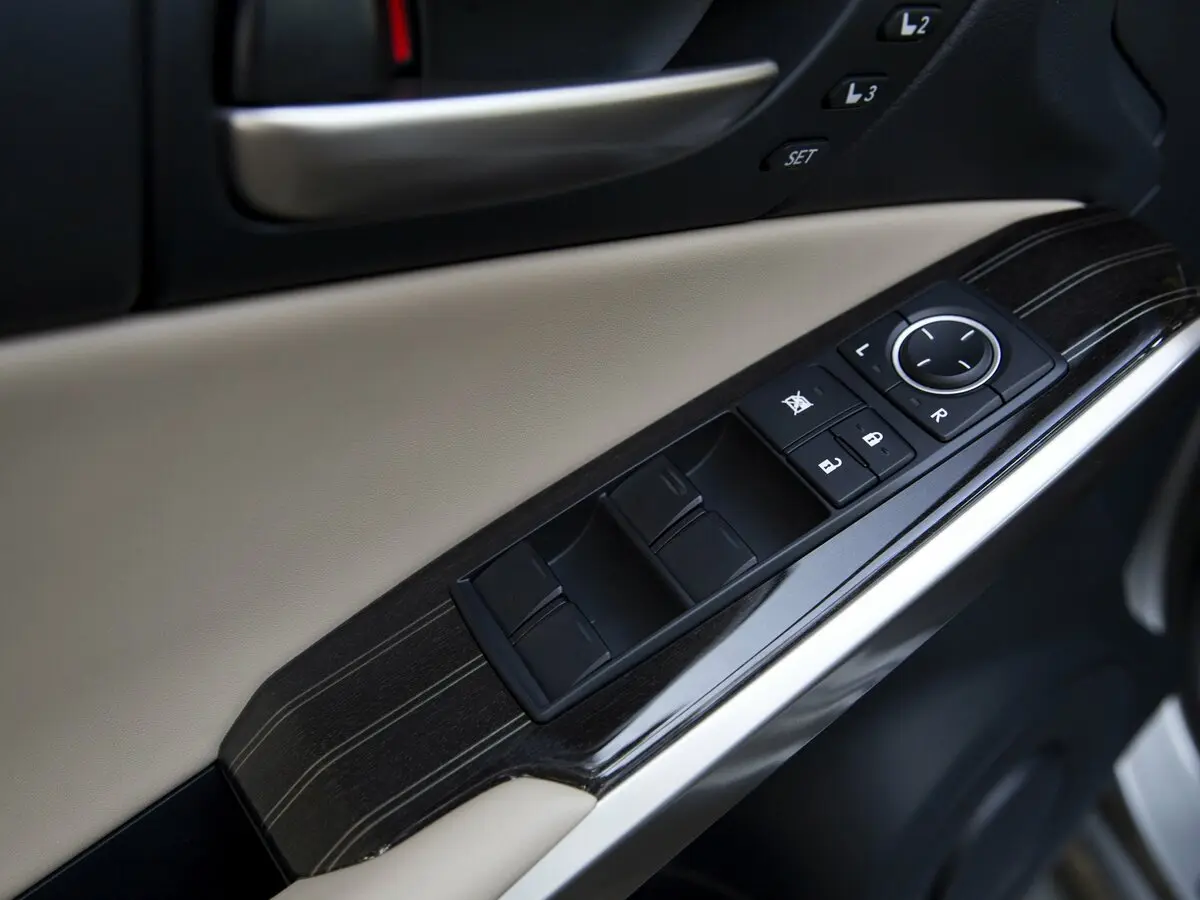 Lexus IS III Рестайлинг Седан — фото 12