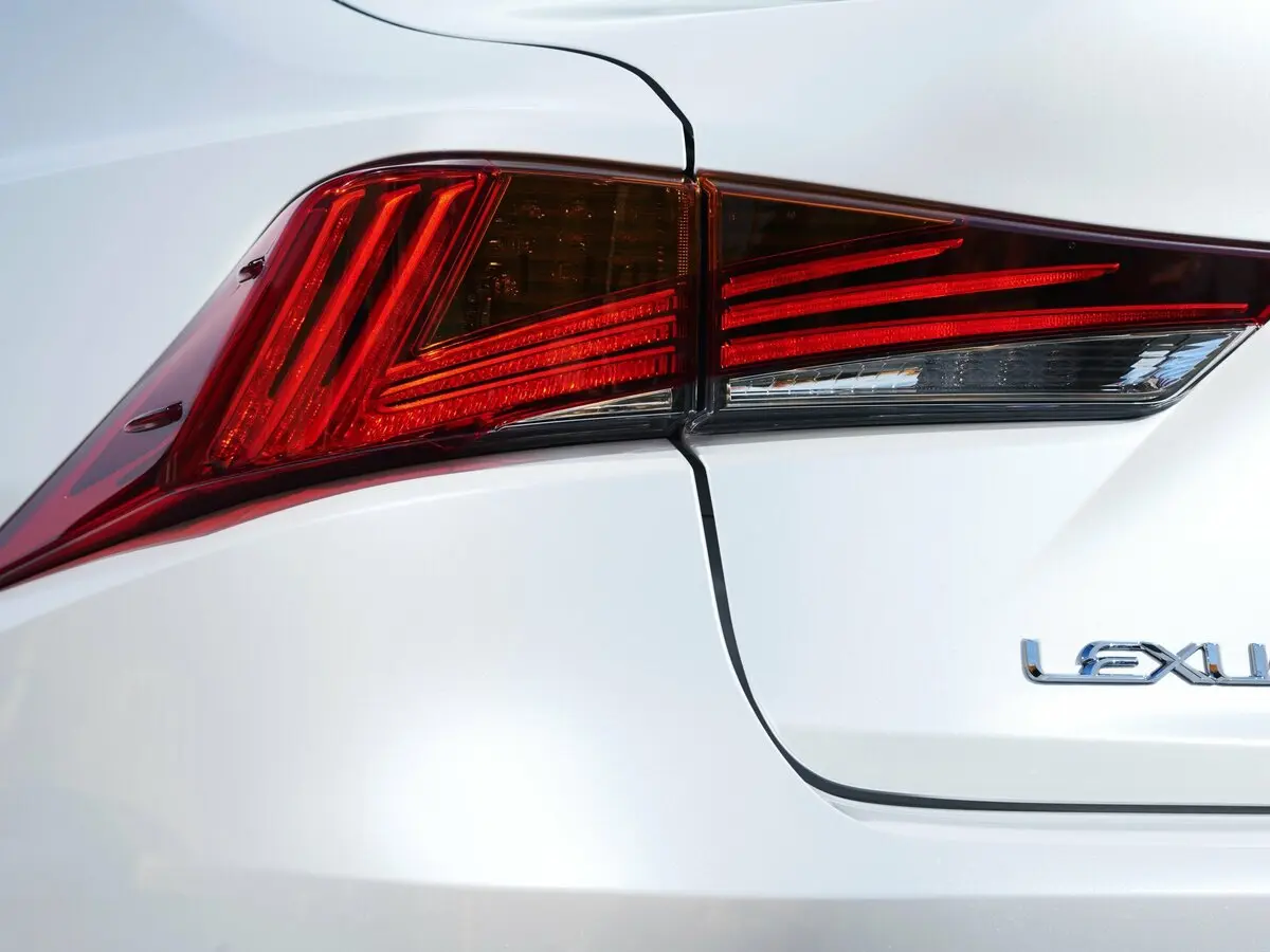 Lexus IS III Рестайлинг Седан — фото 14