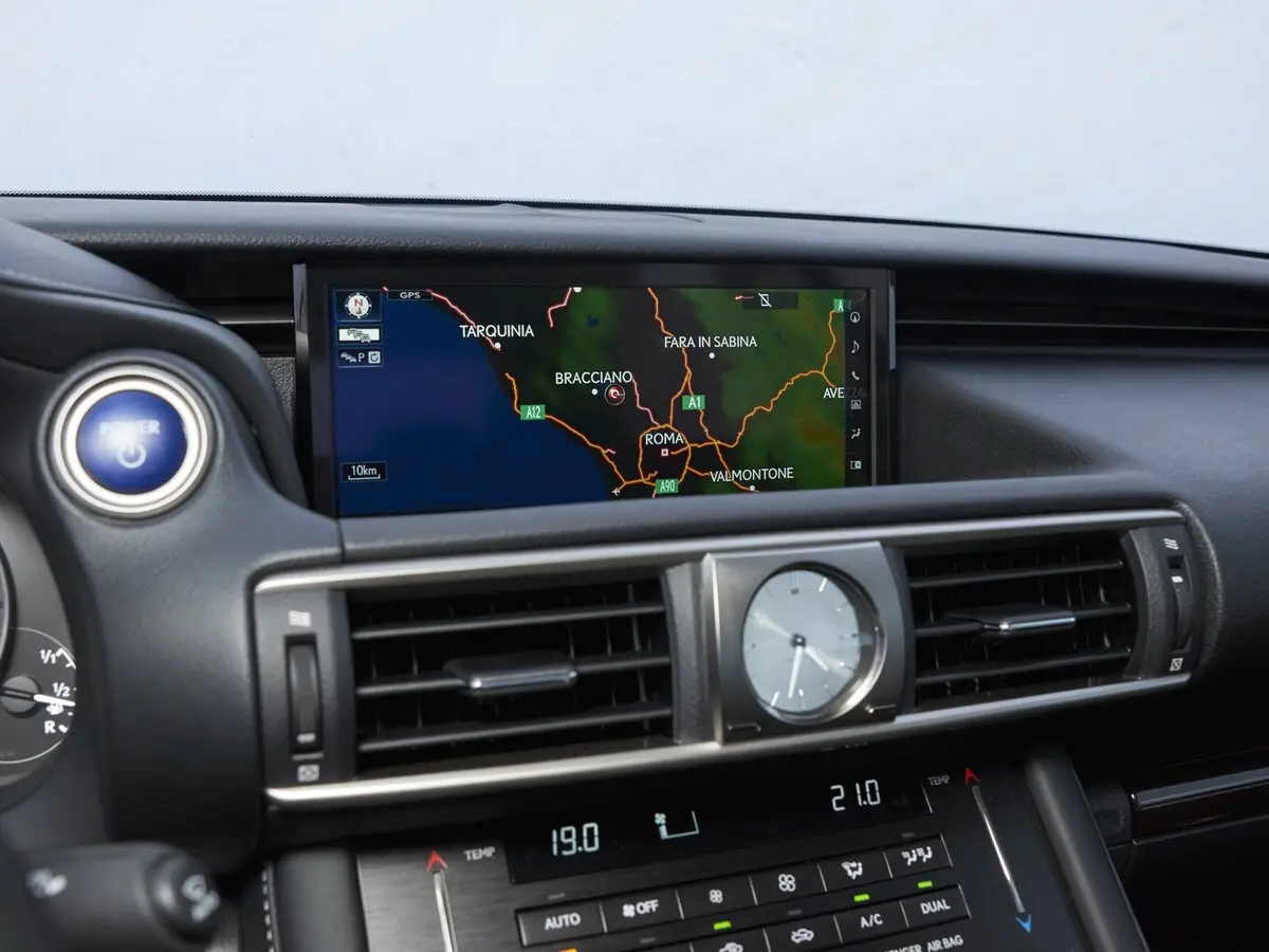 Lexus IS III Рестайлинг Седан — фото 15