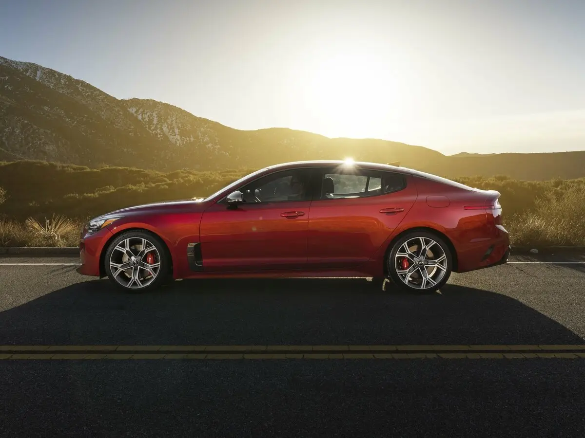 Kia Stinger I Лифтбек — фото 2