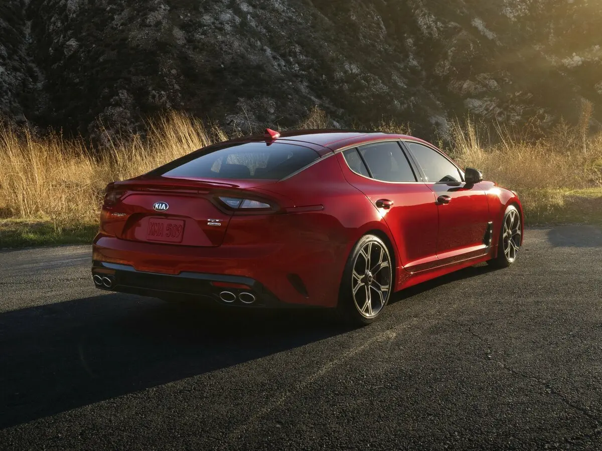 Kia Stinger I Лифтбек — фото 5