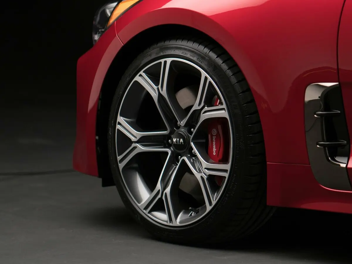 Kia Stinger I Лифтбек — фото 15