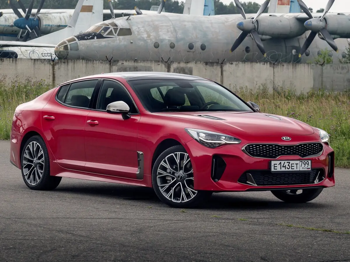 Kia Stinger I Лифтбек — фото 16