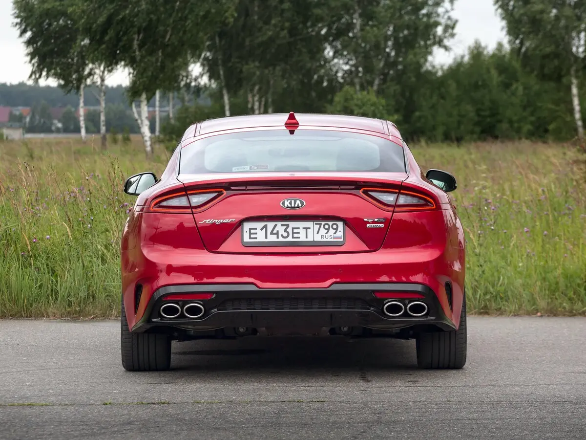 Kia Stinger I Лифтбек — фото 19