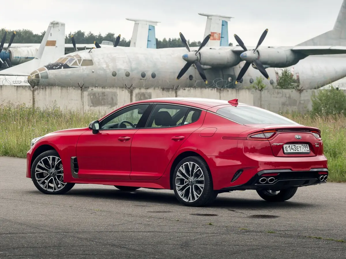 Kia Stinger I Лифтбек — фото 20