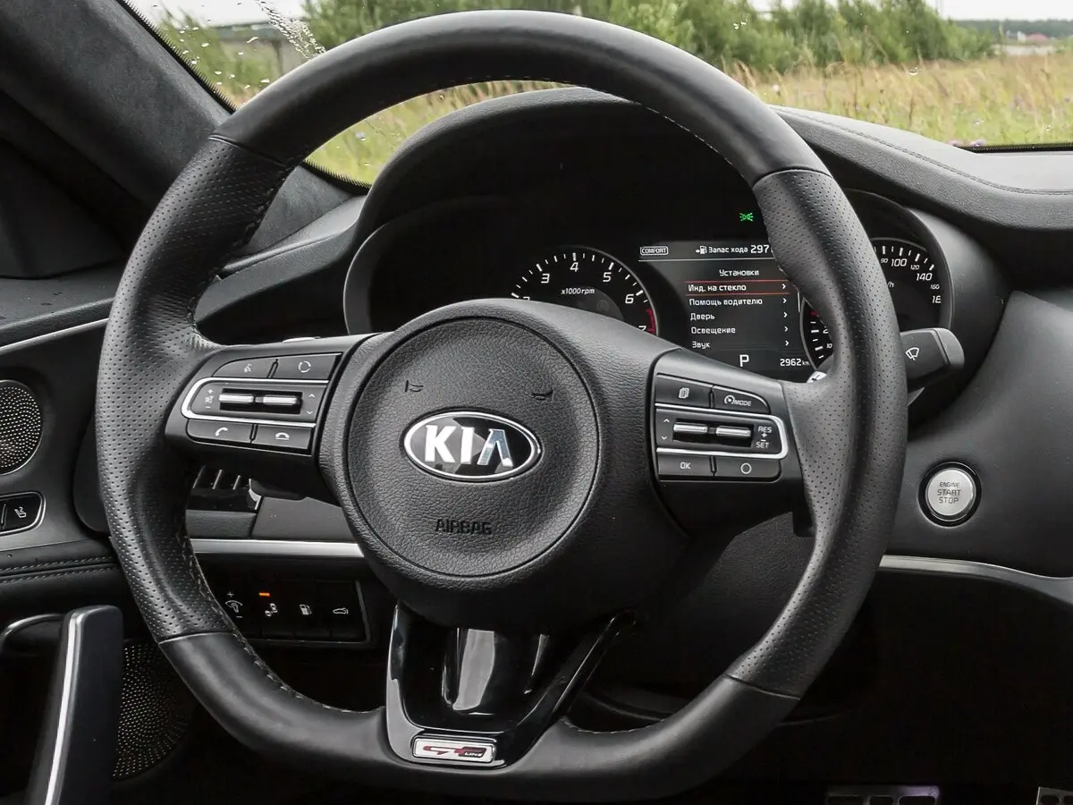 Kia Stinger I Лифтбек — фото 25