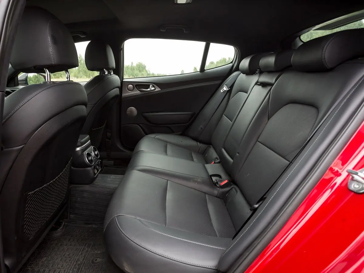 Kia Stinger I Лифтбек — фото 26