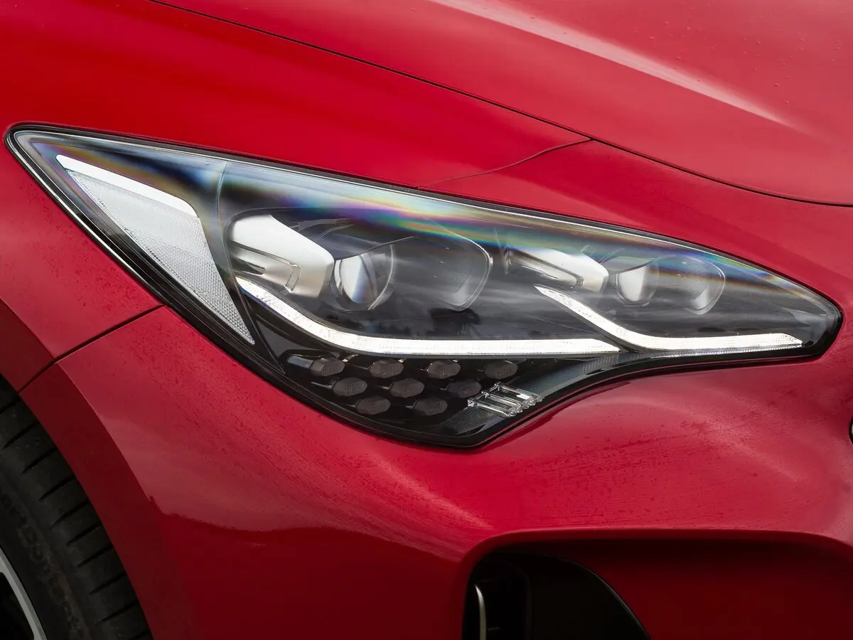 Kia Stinger I Лифтбек — фото 30