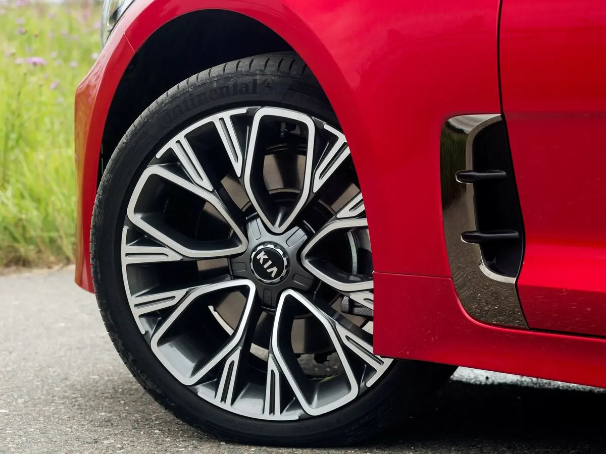 Kia Stinger I Лифтбек — фото 34