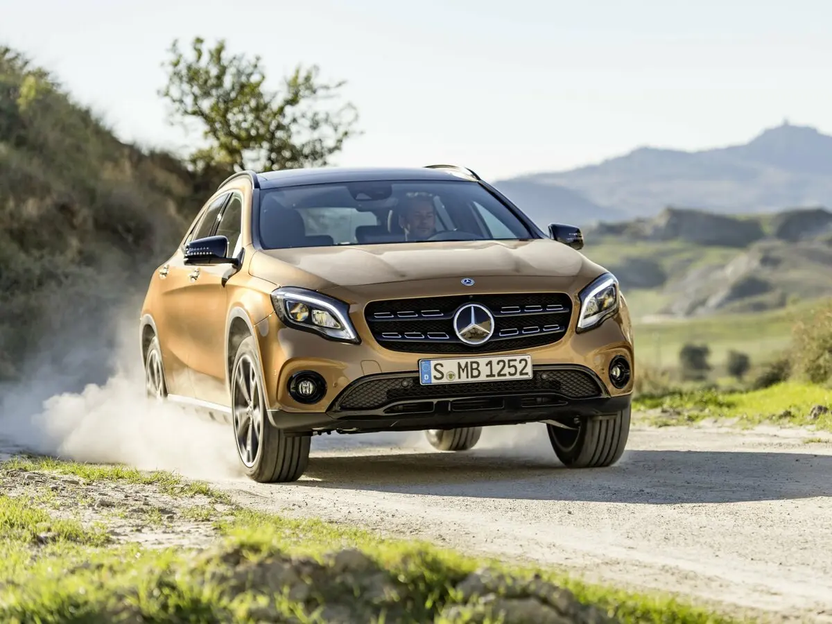 Mercedes-Benz GLA I (X156) Рестайлинг Внедорожник 5 дв. — photo 3